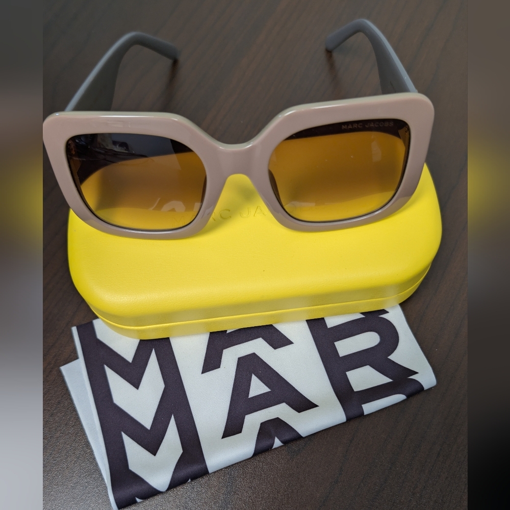 MARC JACOBS MARC 647/S 690HA  Sunglasses W/ Case Lens Cloth Beige Gray NWOT